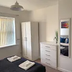 Hébergement de vacances 3 Bed House - Free Parking - 10 Minutes To Centre - Perfect For Families, Contractors And Relocators York