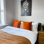 3 Bed House - Free Parking - 10 Minutes To Centre - Perfect For Families, Contractors And Relocators York