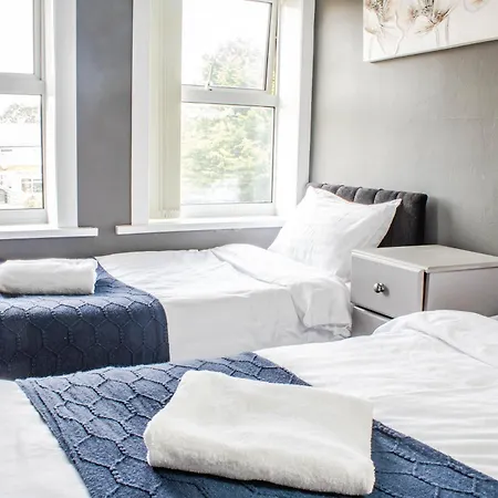 3 Bed House - Free Parking - 10 Minutes To Centre - Perfect For Families, Contractors And Relocators York