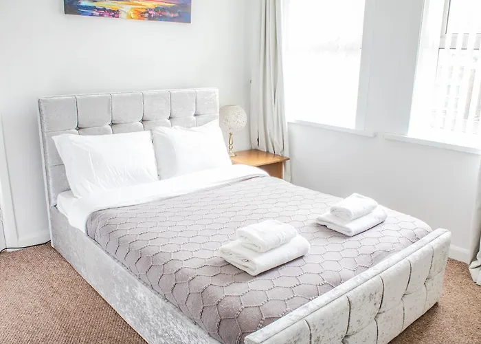 3 Bed House - Free Parking - 10 Minutes To Centre - Perfect For Families, Contractors And Relocators York