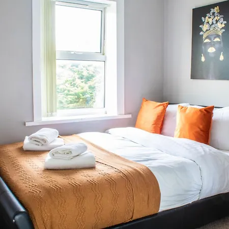 3 Bed House - Free Parking - 10 Minutes To Centre - Perfect For Families, Contractors And Relocators Ferienhaus York