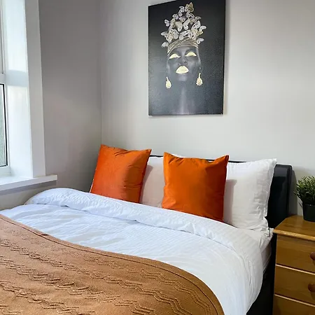 3 Bed House - Free Parking - 10 Minutes To Centre - Perfect For Families, Contractors And Relocators 约克