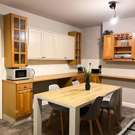 3 Bed House - Free Parking - 10 Minutes To Centre - Perfect For Families, Contractors And Relocators * 约克