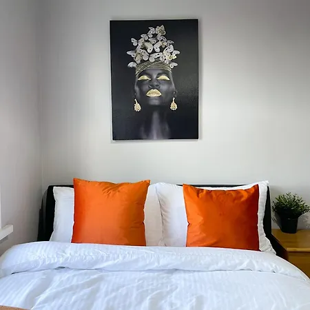 3 Bed House - Free Parking - 10 Minutes To Centre - Perfect For Families, Contractors And Relocators Prázdninový dům York