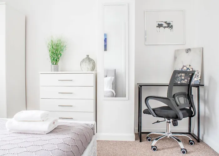 Casa vacanze 3 Bed House - Free Parking - 10 Minutes To Centre - Perfect For Families, Contractors And Relocators *