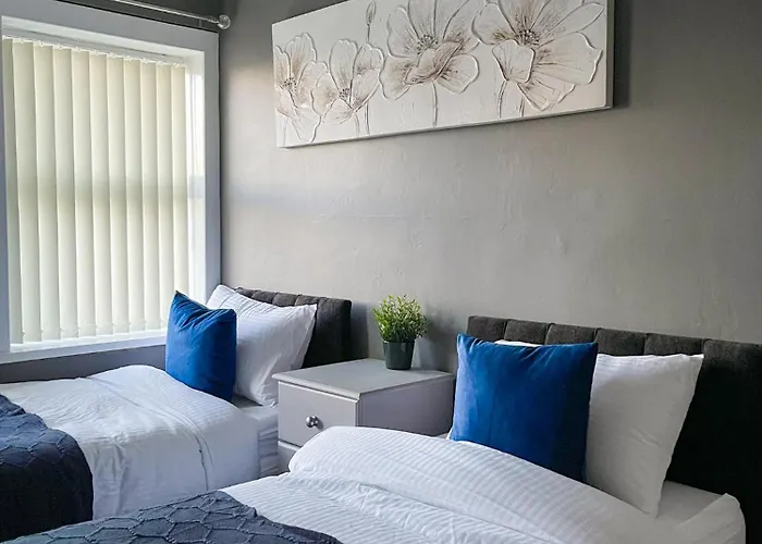 3 Bed House - Free Parking - 10 Minutes To Centre - Perfect For Families, Contractors And Relocators Casa vacanze *