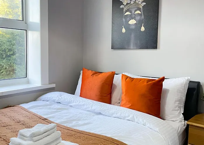 3 Bed House - Free Parking - 10 Minutes To Centre - Perfect For Families, Contractors And Relocators Σπίτι διακοπών *