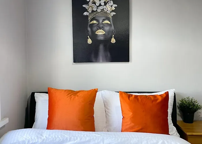 3 Bed House - Free Parking - 10 Minutes To Centre - Perfect For Families, Contractors And Relocators Casa vacanze York