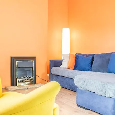 3 Bed House - Free Parking - 10 Minutes To Centre - Perfect For Families, Contractors And Relocators Prázdninový dům *